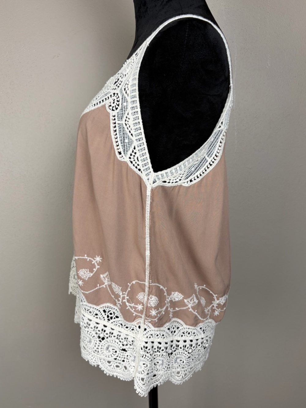Democracy Boho Lace Embroidered Rayon Camisole Tank Top Tan Neutral Summer Sz S - Picture 3 of 11
